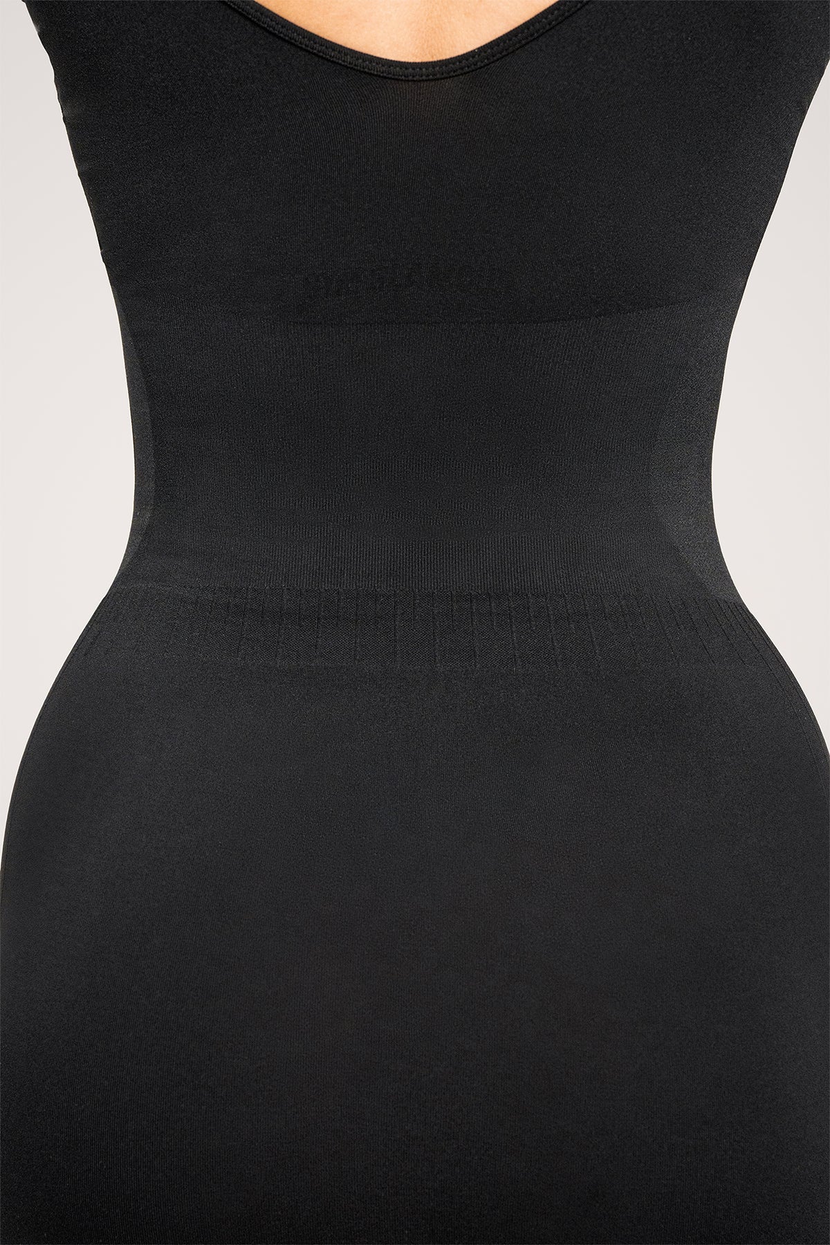 Oblikujuća haljina black