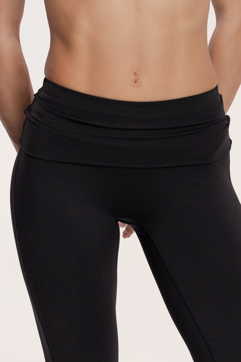 Zvonolike tajice pilates era black