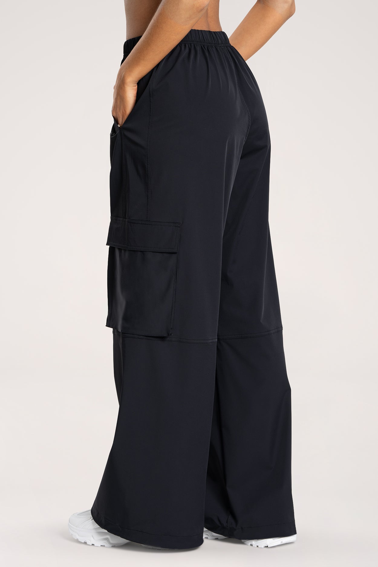Cargo hlače UN1FORM black