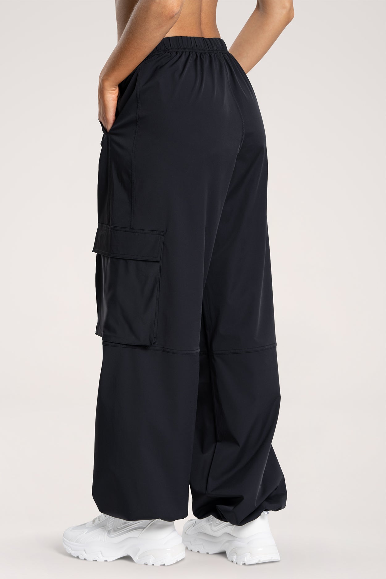 Cargo hlače UN1FORM black