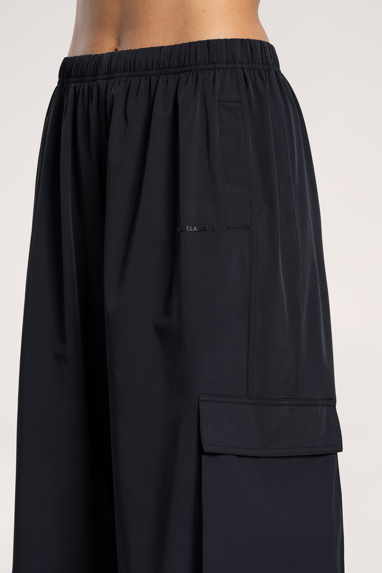 Cargo hlače UN1FORM black