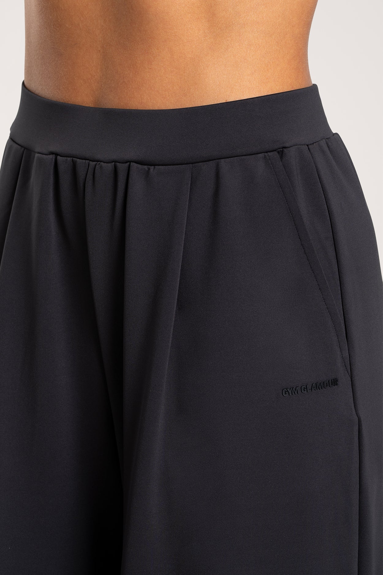 Hlače wide UN1FORM black