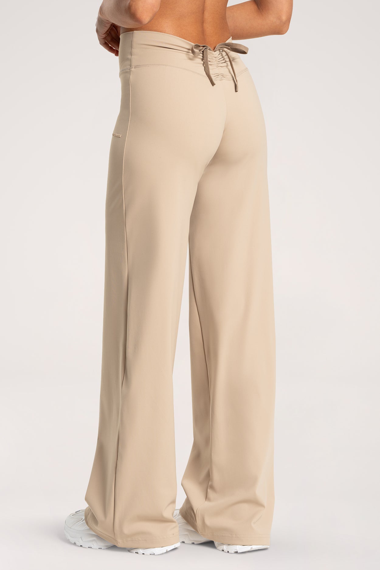 Hlače booty tie UN1FORM sand