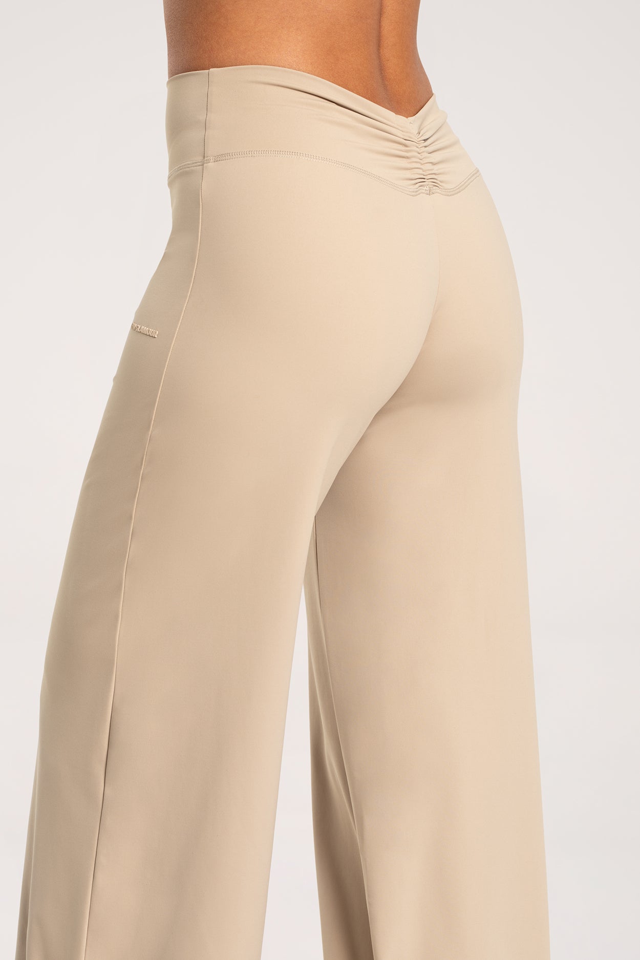 Hlače booty tie UN1FORM sand