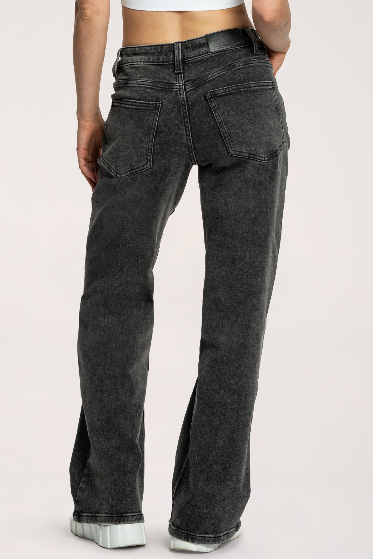 Wide traperice s niskim strukom grey