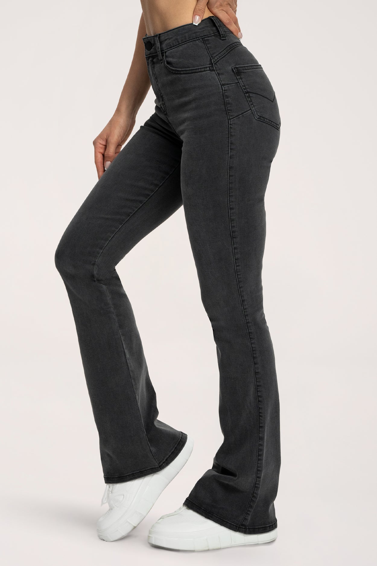 Zvonolike traperice perfect slim black long