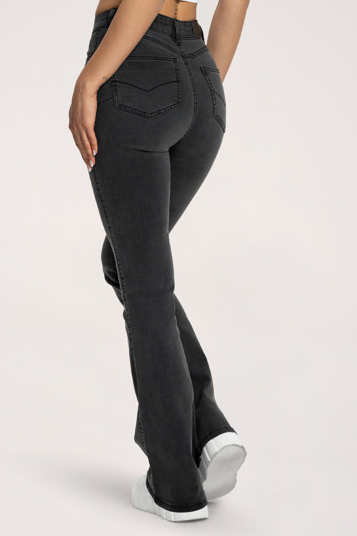 Zvonolike traperice perfect slim black long