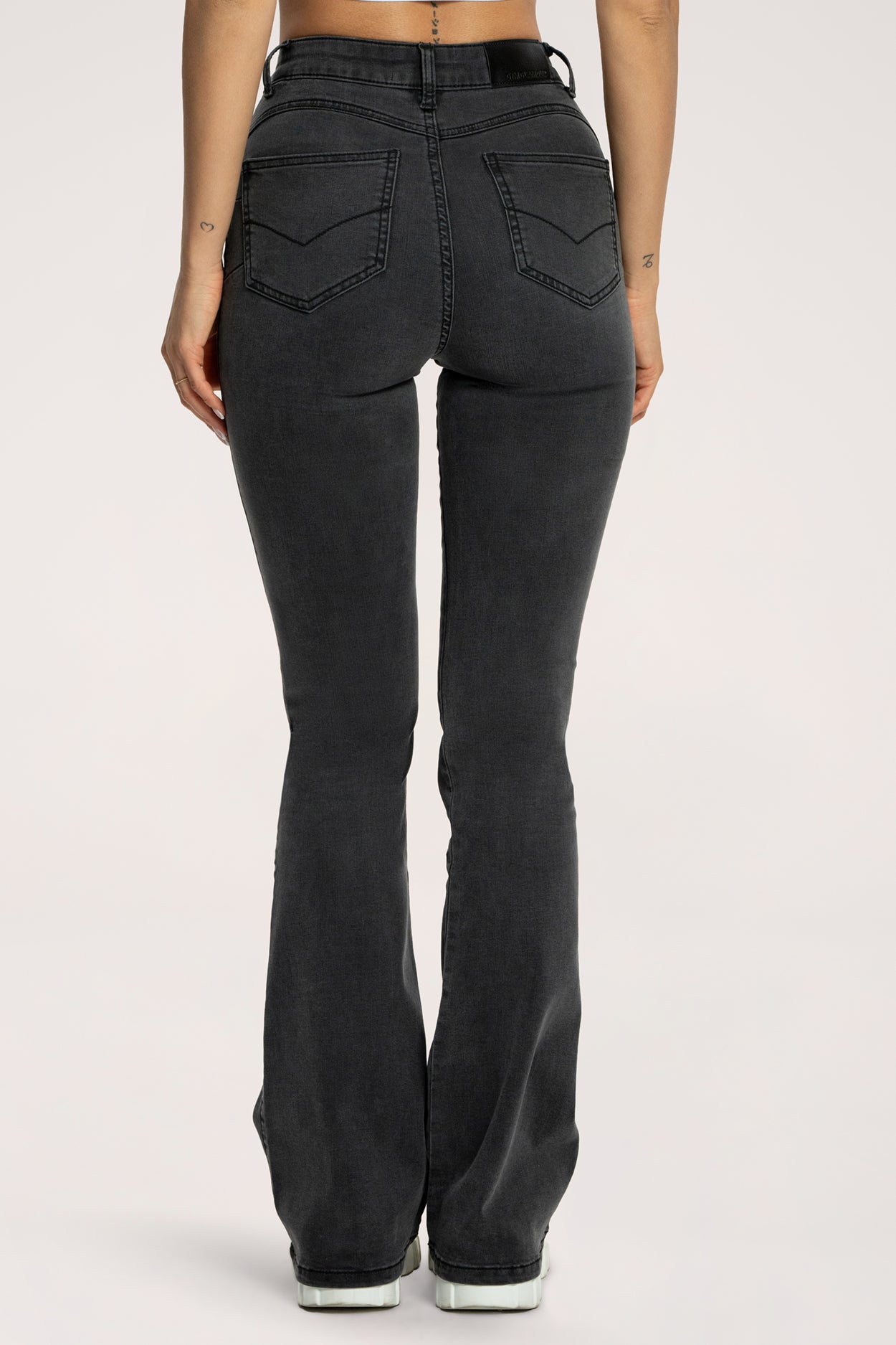 Zvonolike traperice perfect slim black long