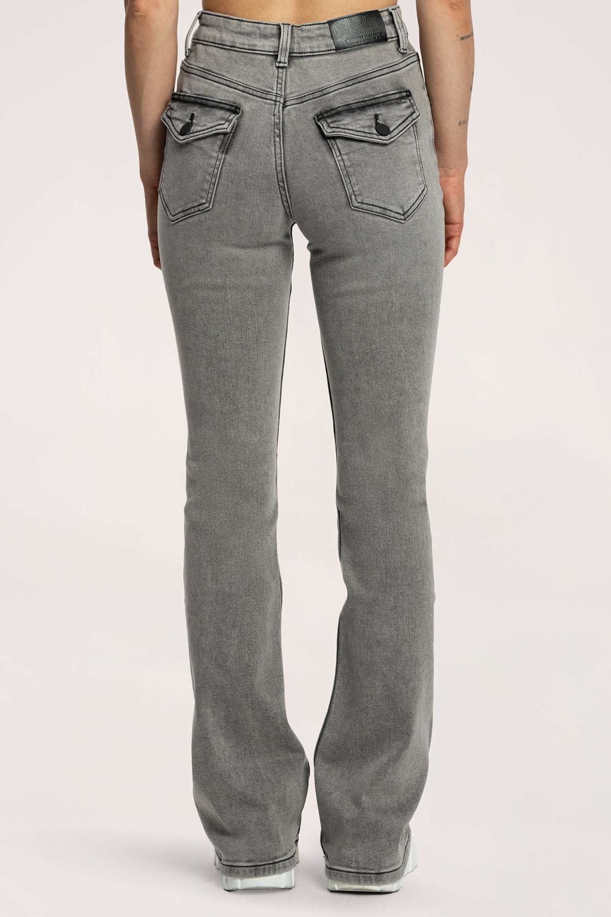 Zvonolike traperice push up light grey