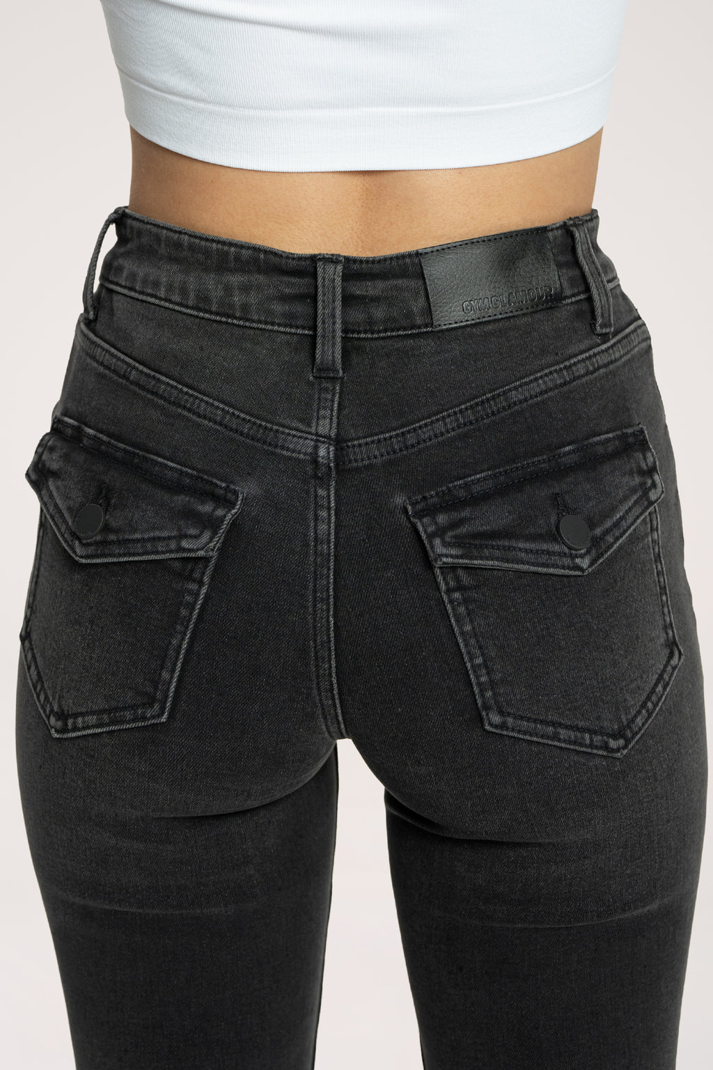 Zvonolike traperice push up black