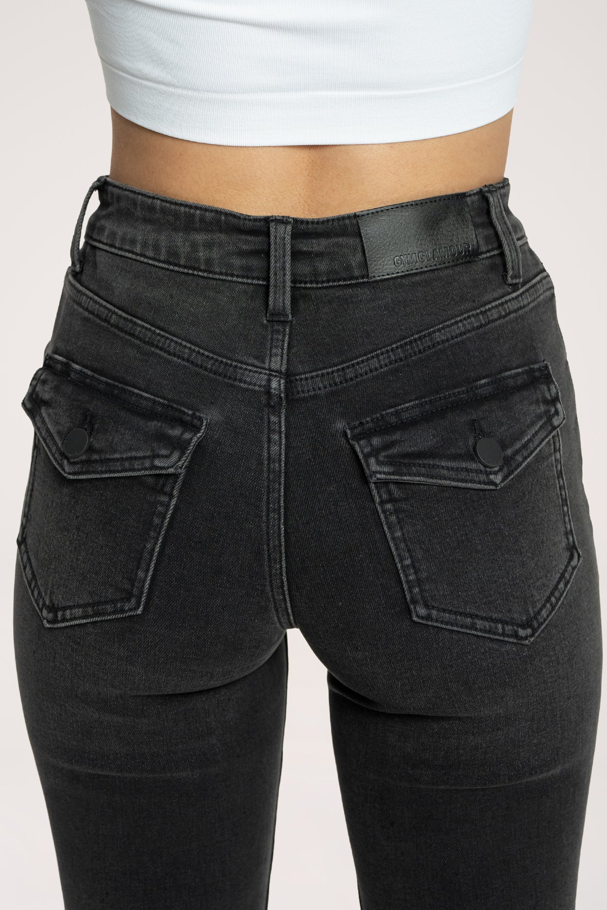 Zvonolike traperice push up black