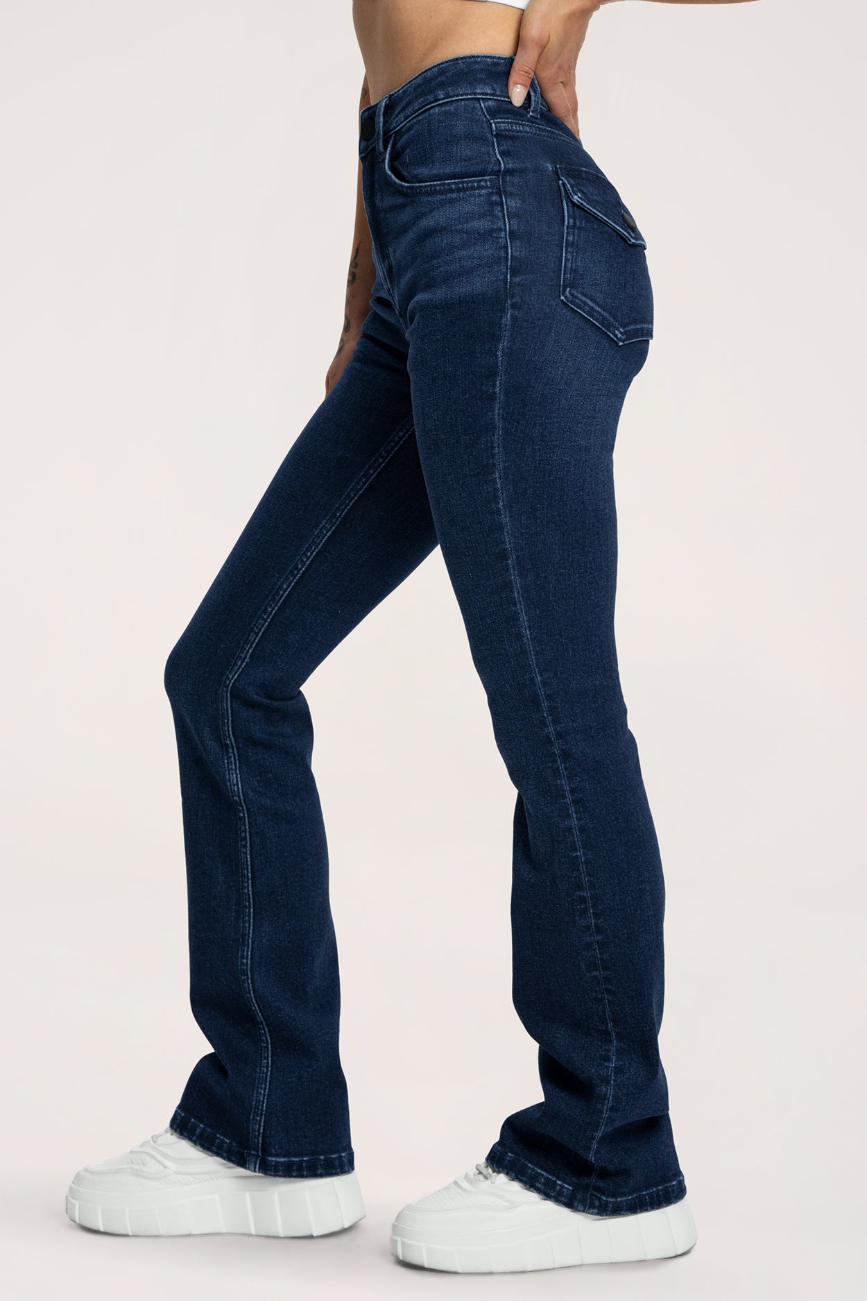 Zvonolike traperice push up navy blue