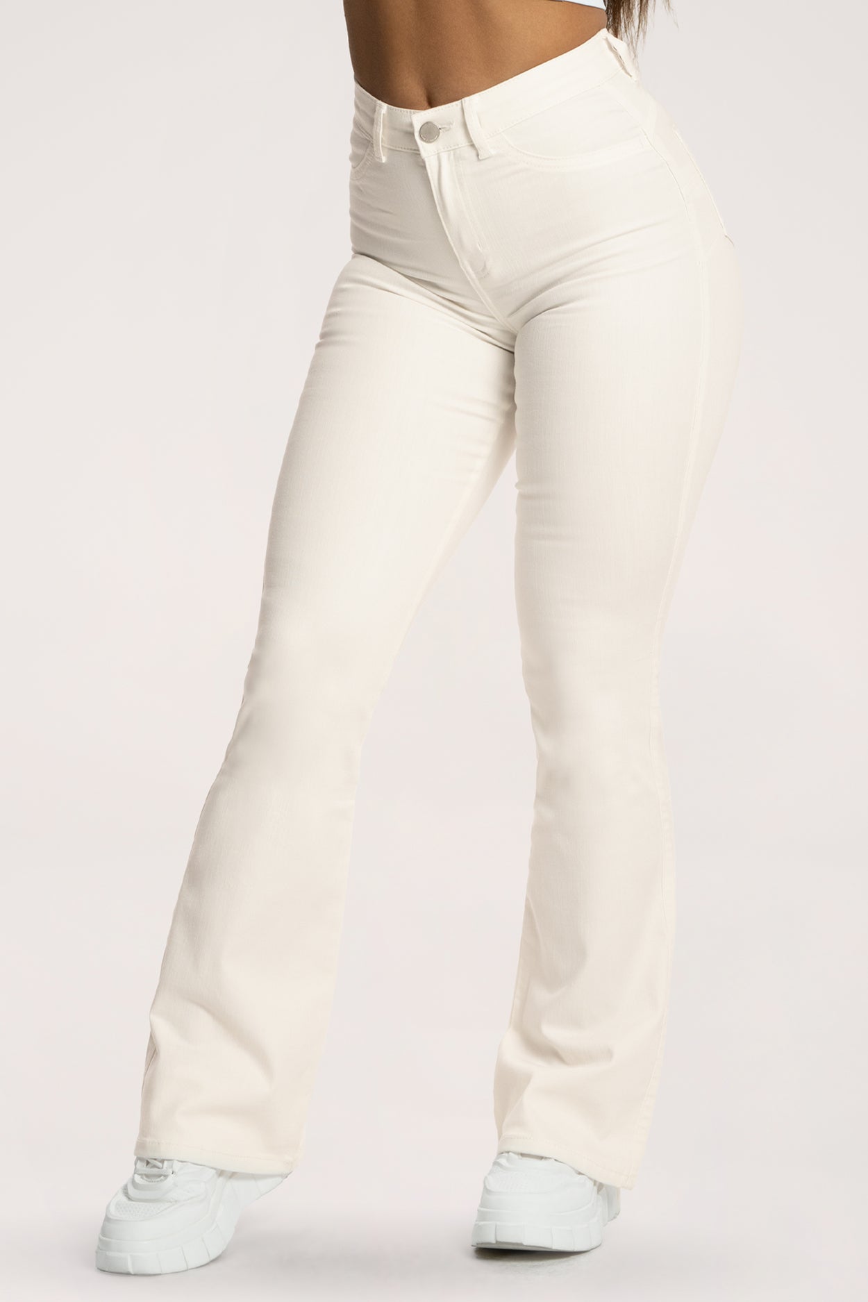 Zvonolike traperice perfect slim off white