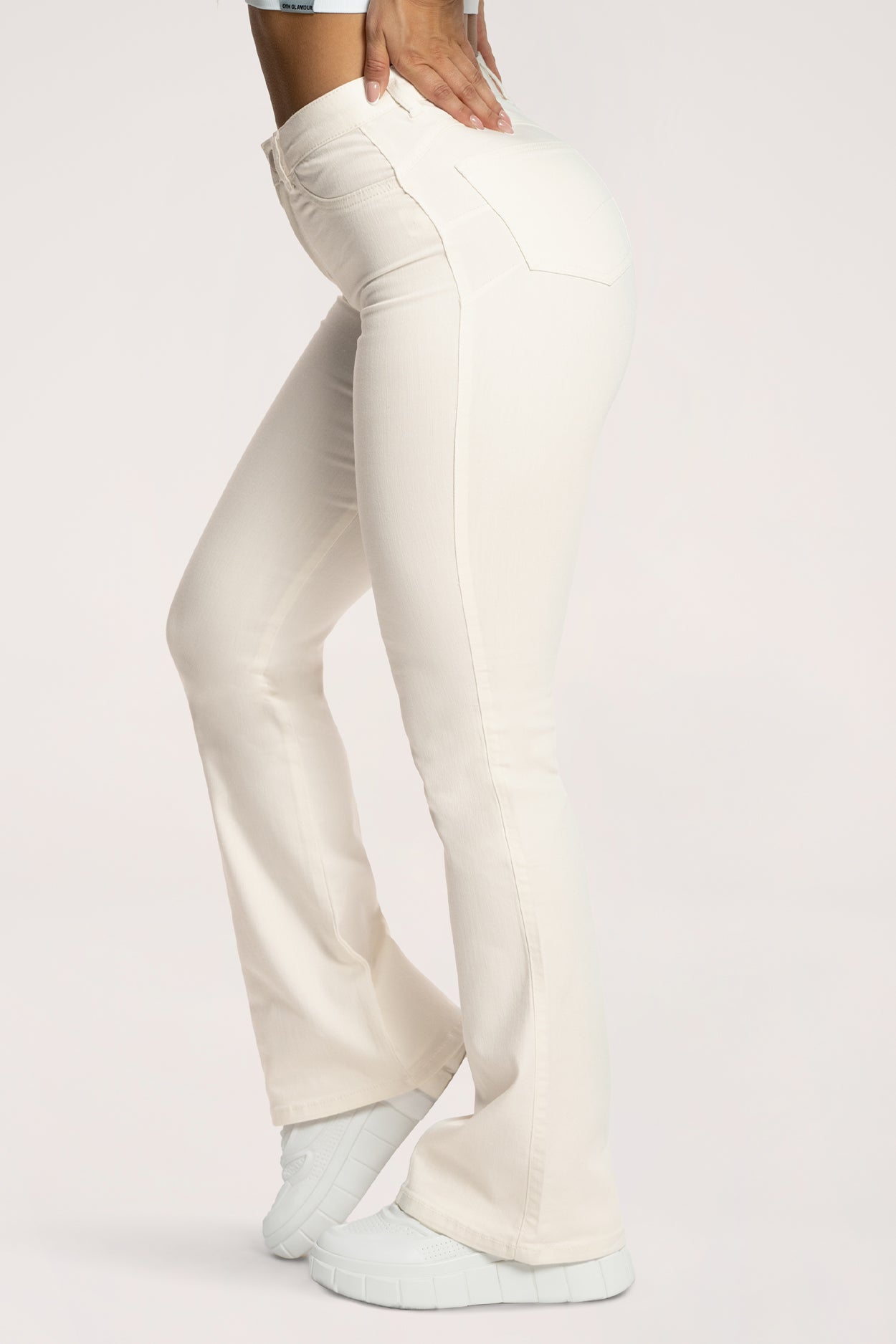 Zvonolike traperice perfect slim off white