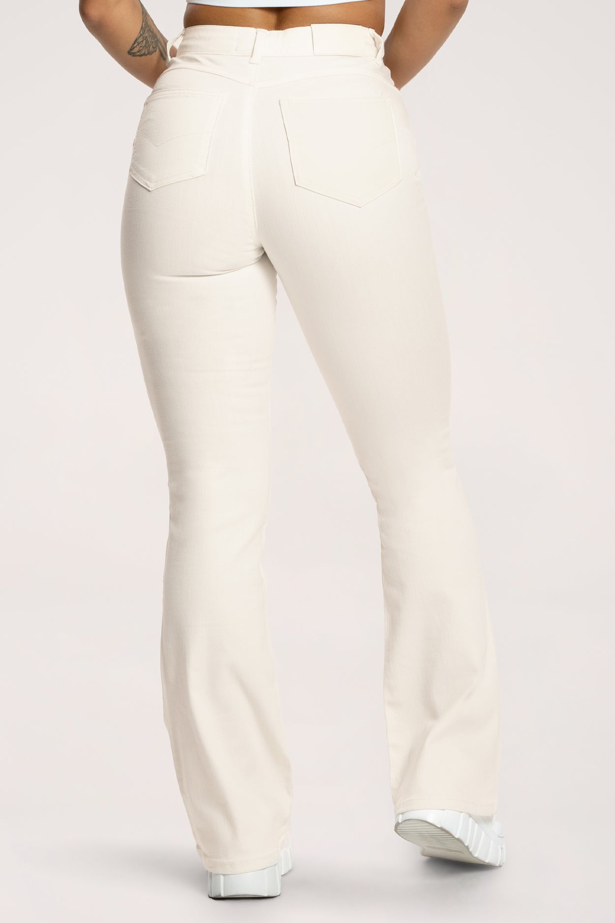Zvonolike traperice perfect slim off white