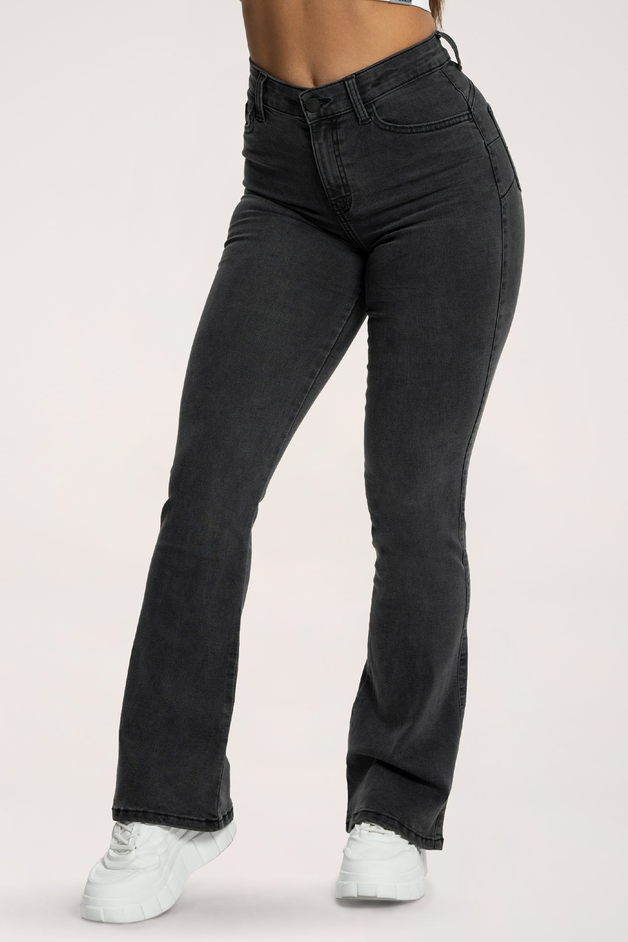 Zvonolike traperice perfect slim black