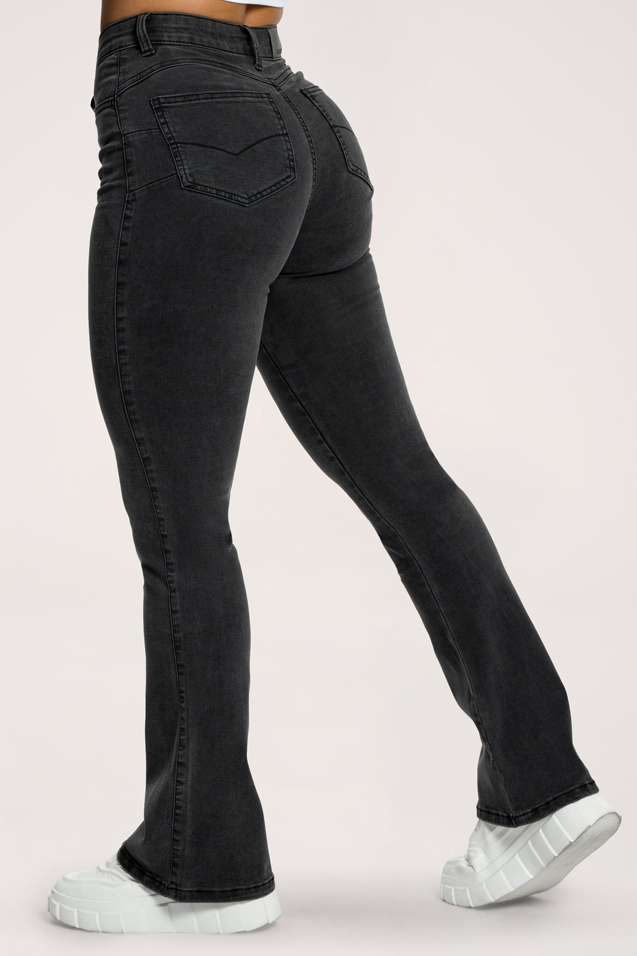 Zvonolike traperice perfect slim black