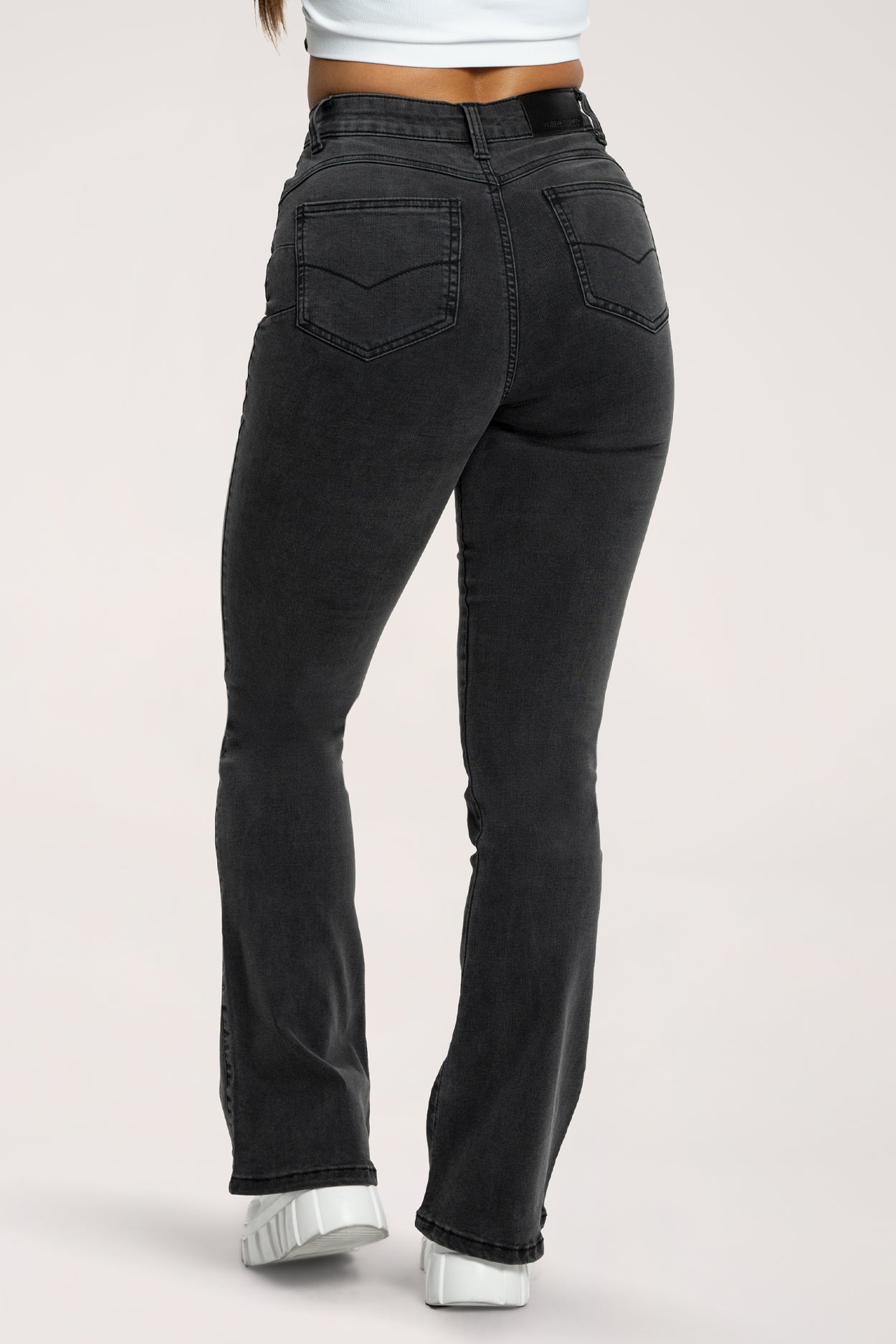 Zvonolike traperice perfect slim black