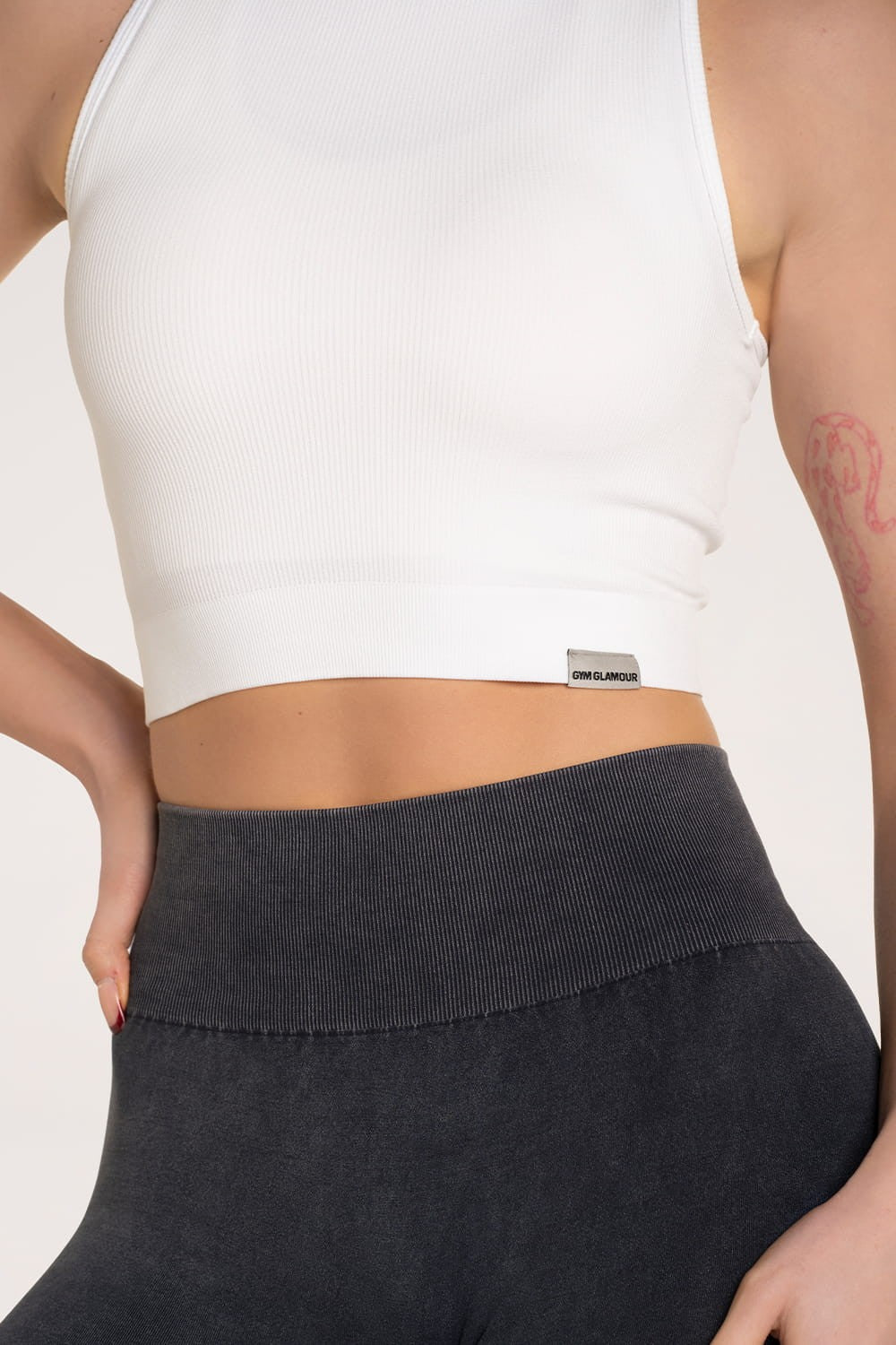 Top basic white