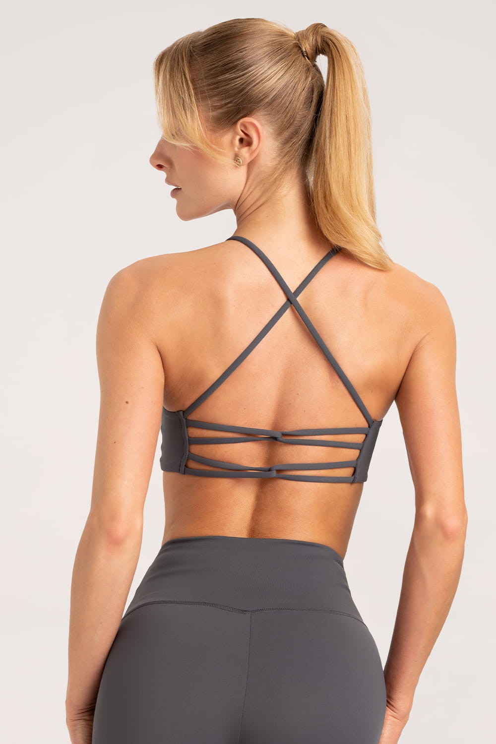 Sivi open back twist grudnjak
