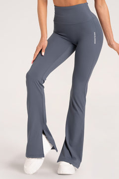Plave zvonolike tajice s prorezom na nogavici