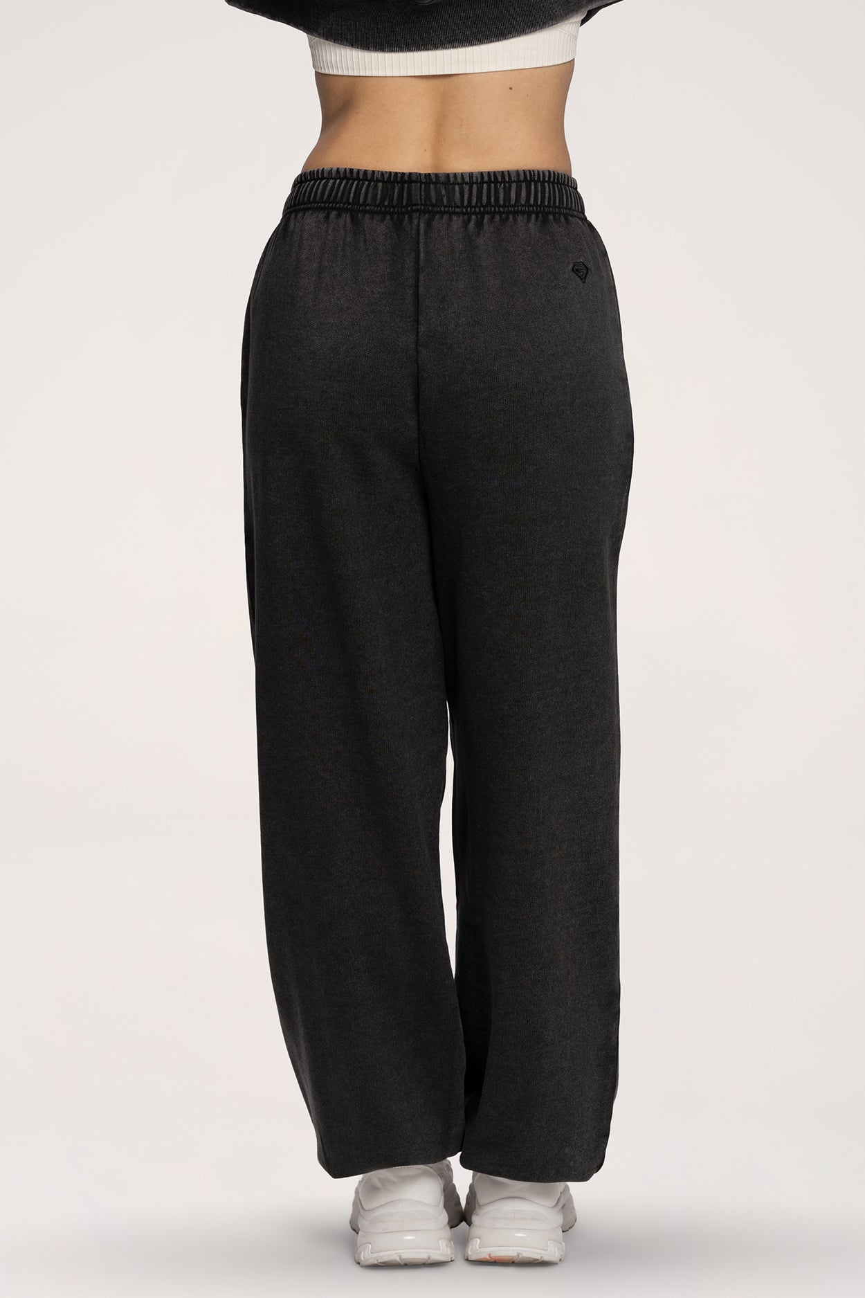 Trenirka s manžetom Easy black