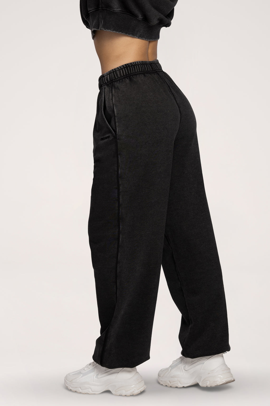 Trenirka s manžetom Easy black