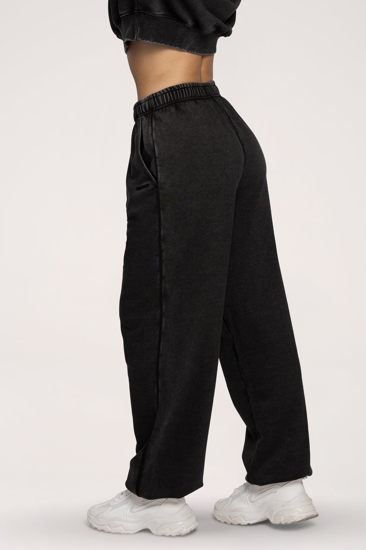 Trenirka s manžetom Easy black