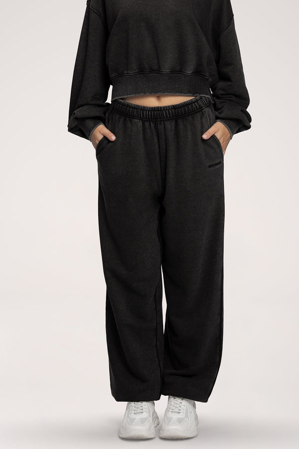 Trenirka s manžetom Easy black