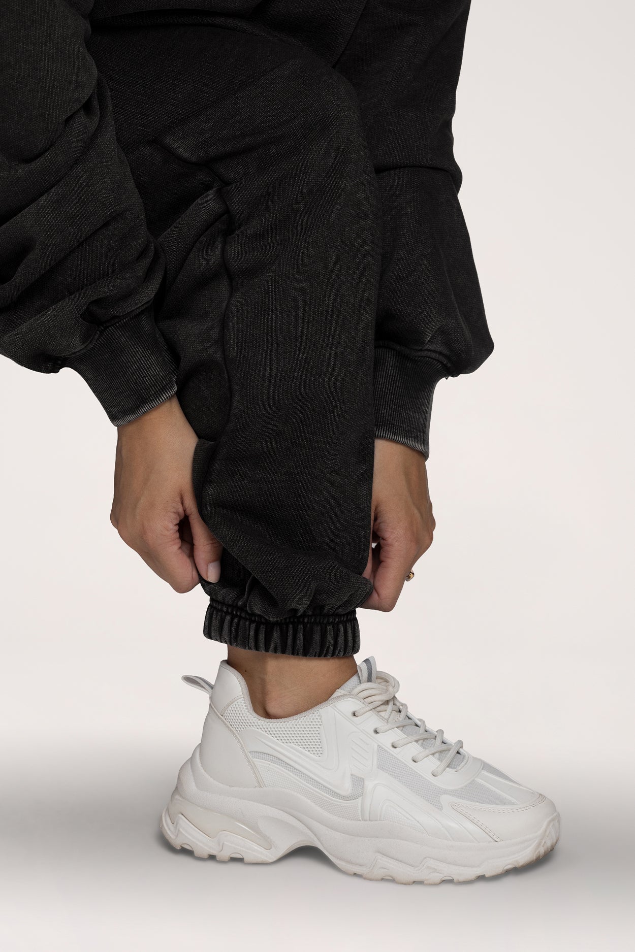 Trenirka s manžetom Easy black