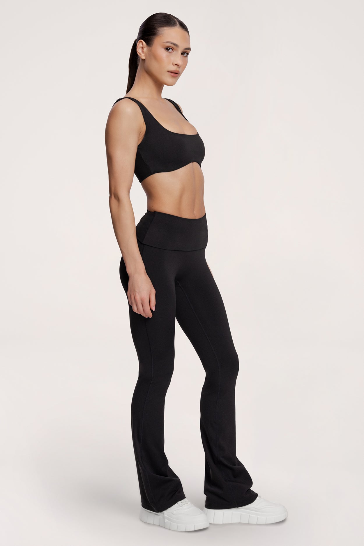 Zvonolike tajice pilates era black