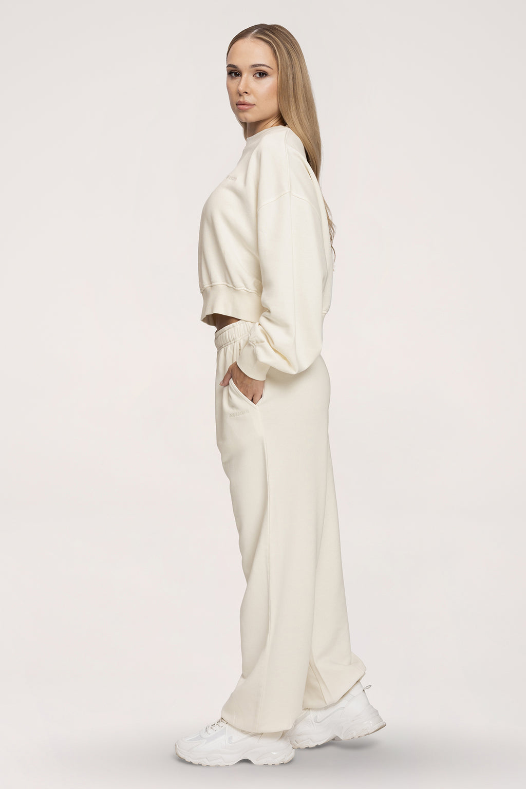 Trenirka s manžetom Easy off white