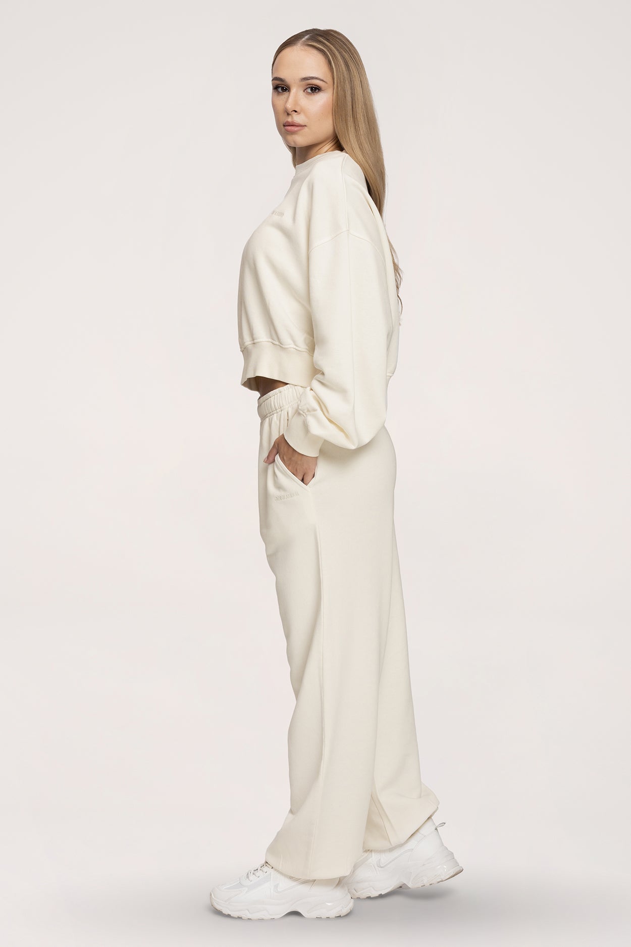 Trenirka s manžetom Easy off white