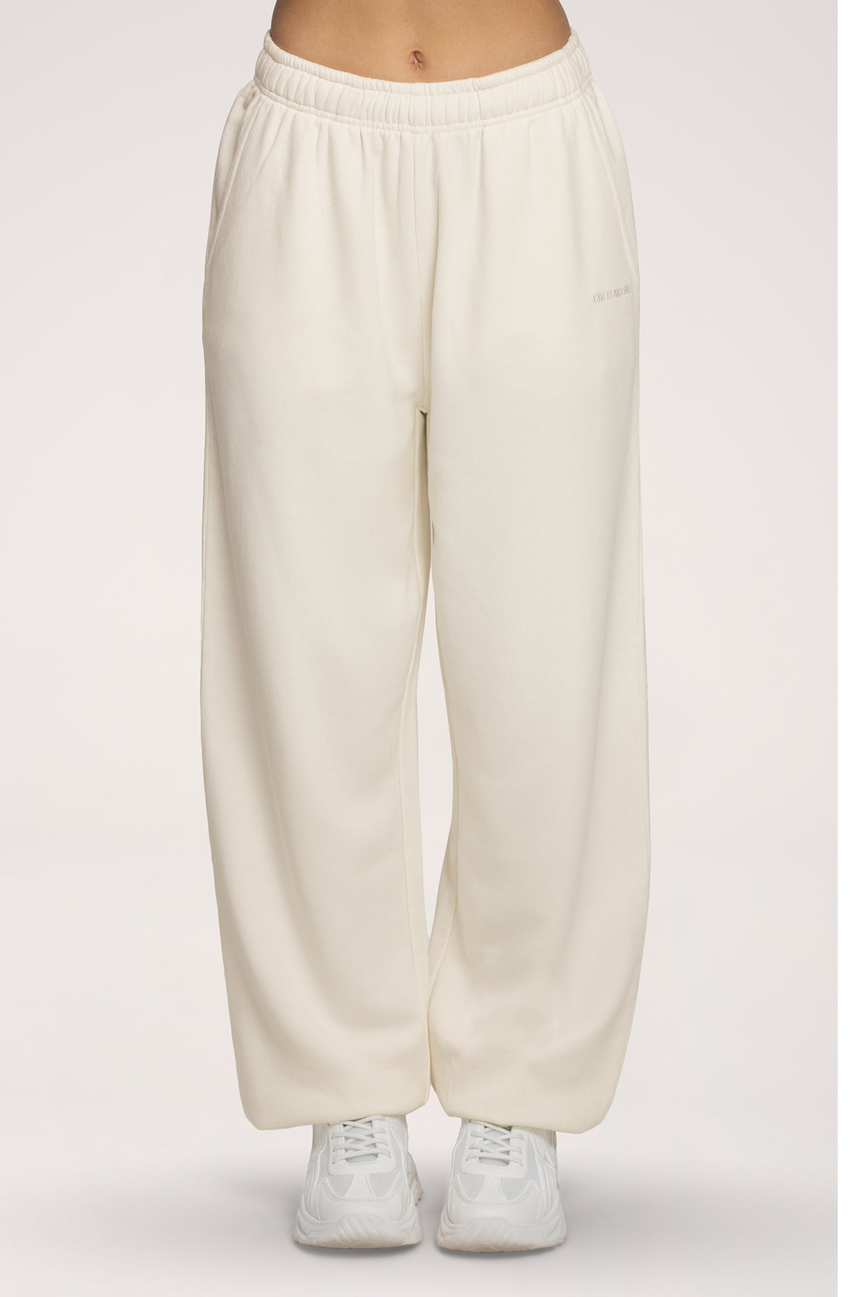Trenirka s manžetom Easy off white