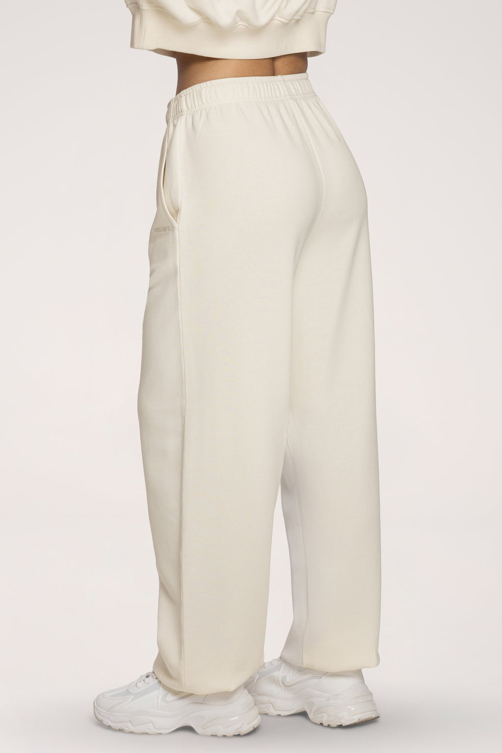Trenirka s manžetom Easy off white