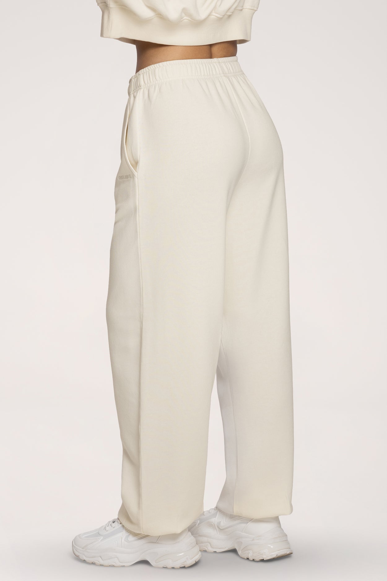 Trenirka s manžetom Easy off white
