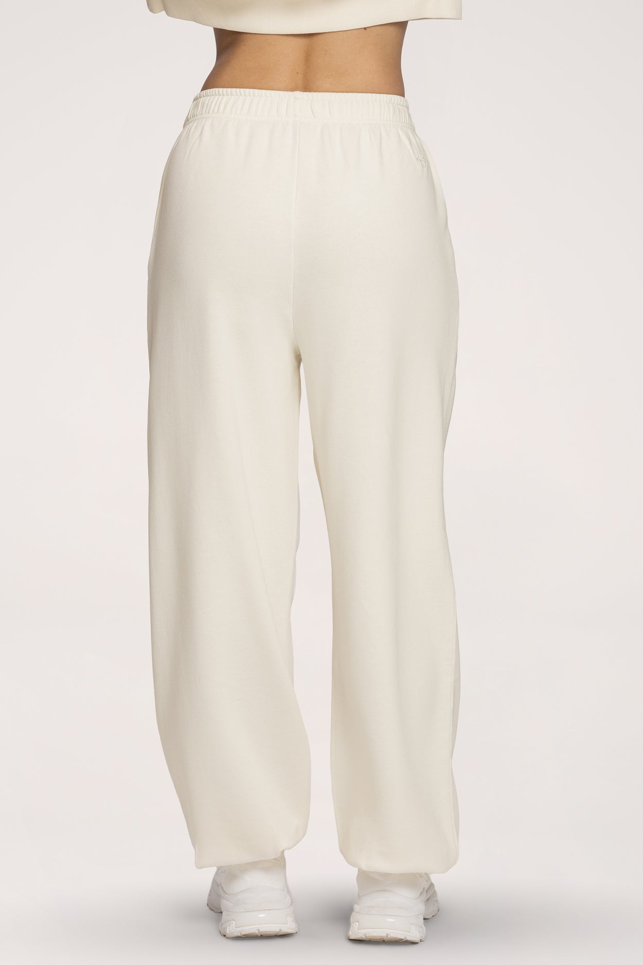 Trenirka s manžetom Easy off white
