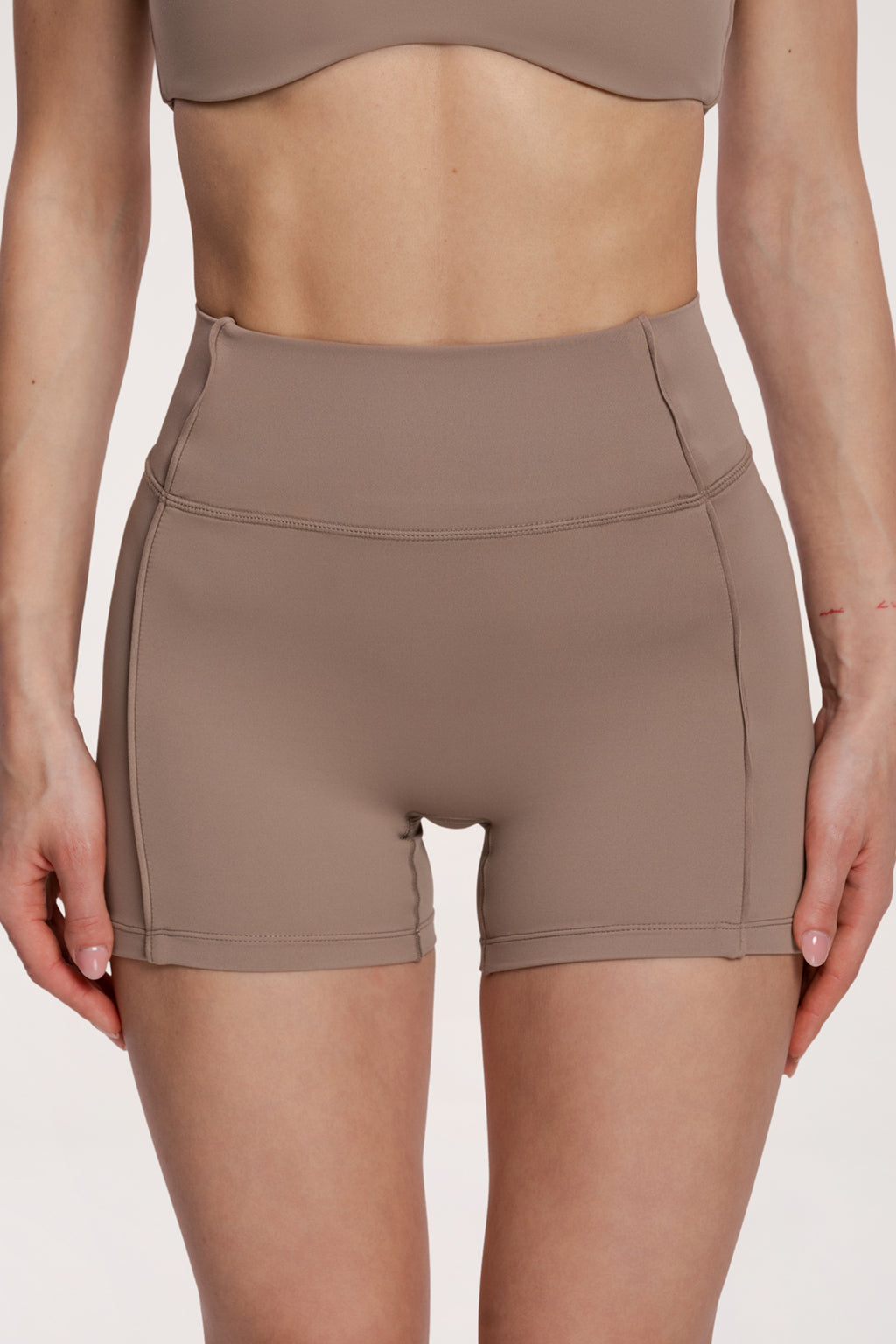 Kratke hlačice pilates era warm beige