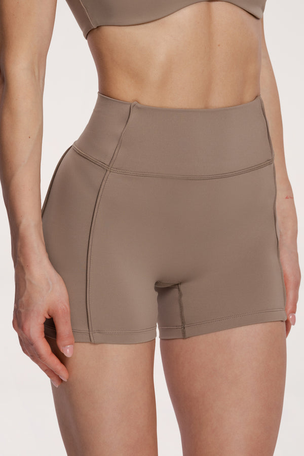 Kratke hlačice pilates era warm beige