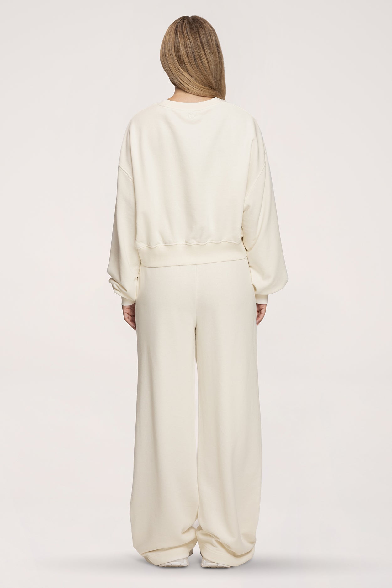 Trenirka ravnog kroja Easy off white