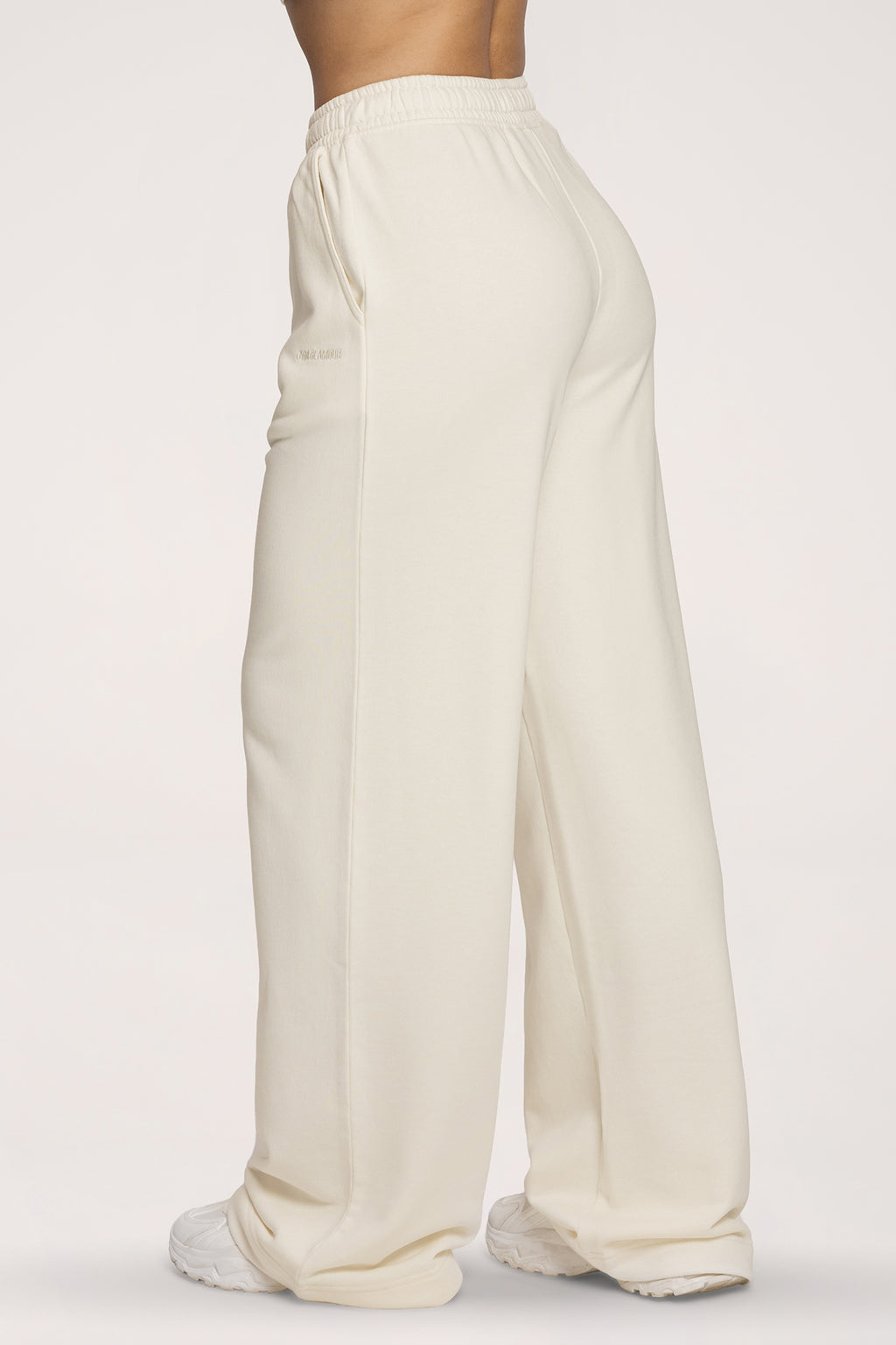 Trenirka ravnog kroja Easy off white