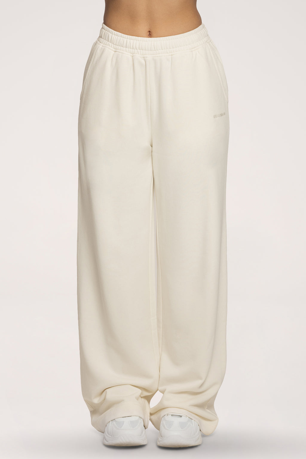 Trenirka ravnog kroja Easy off white