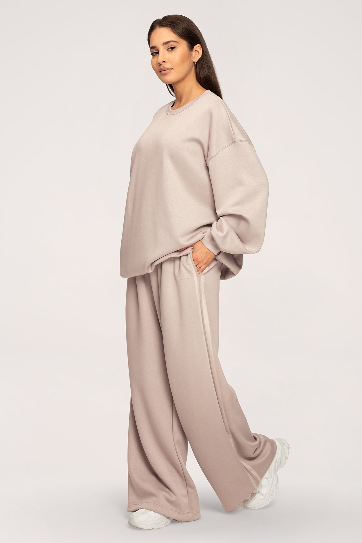 Hlače trenirke oversize UN1FORM beige