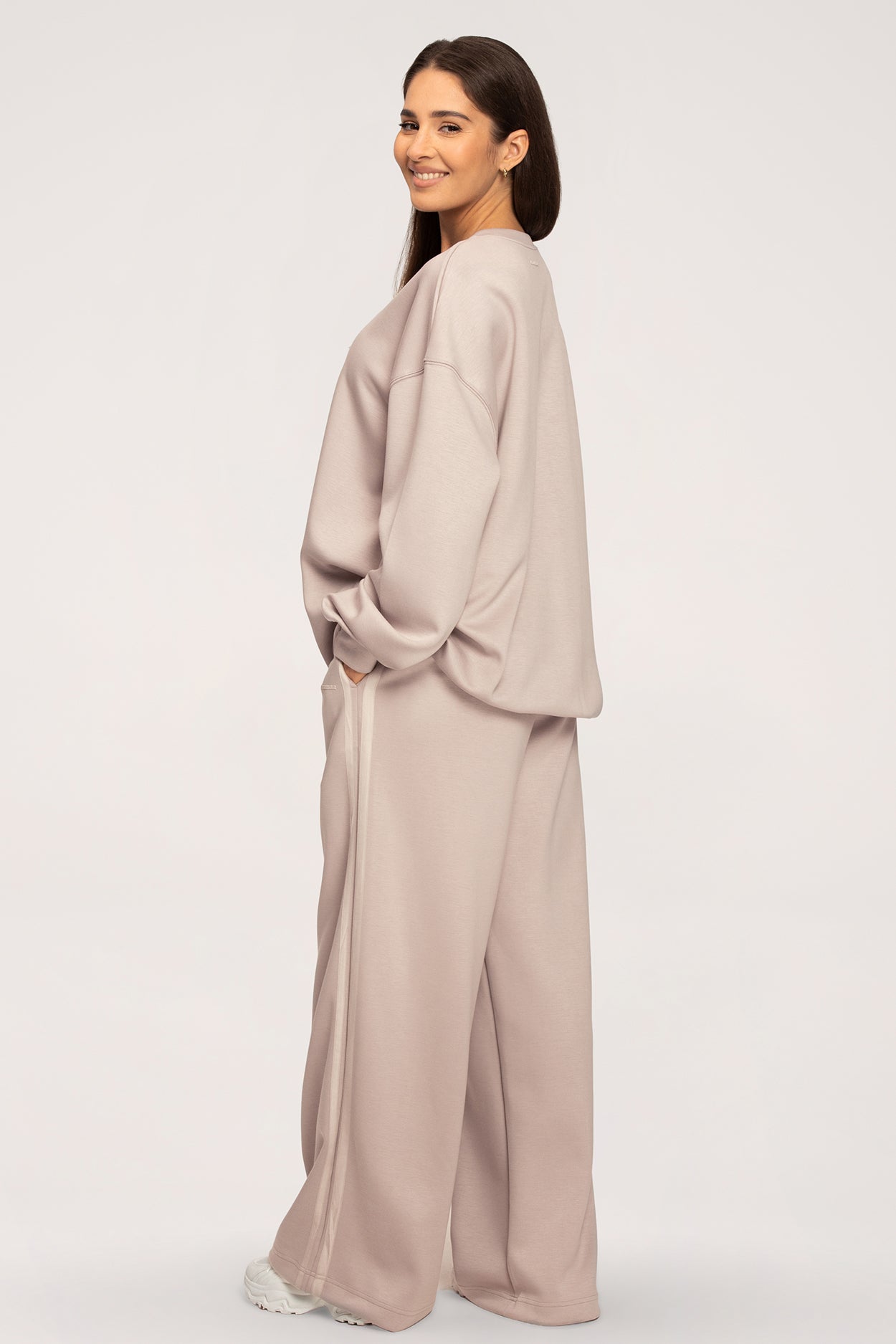 Hlače trenirke oversize UN1FORM beige