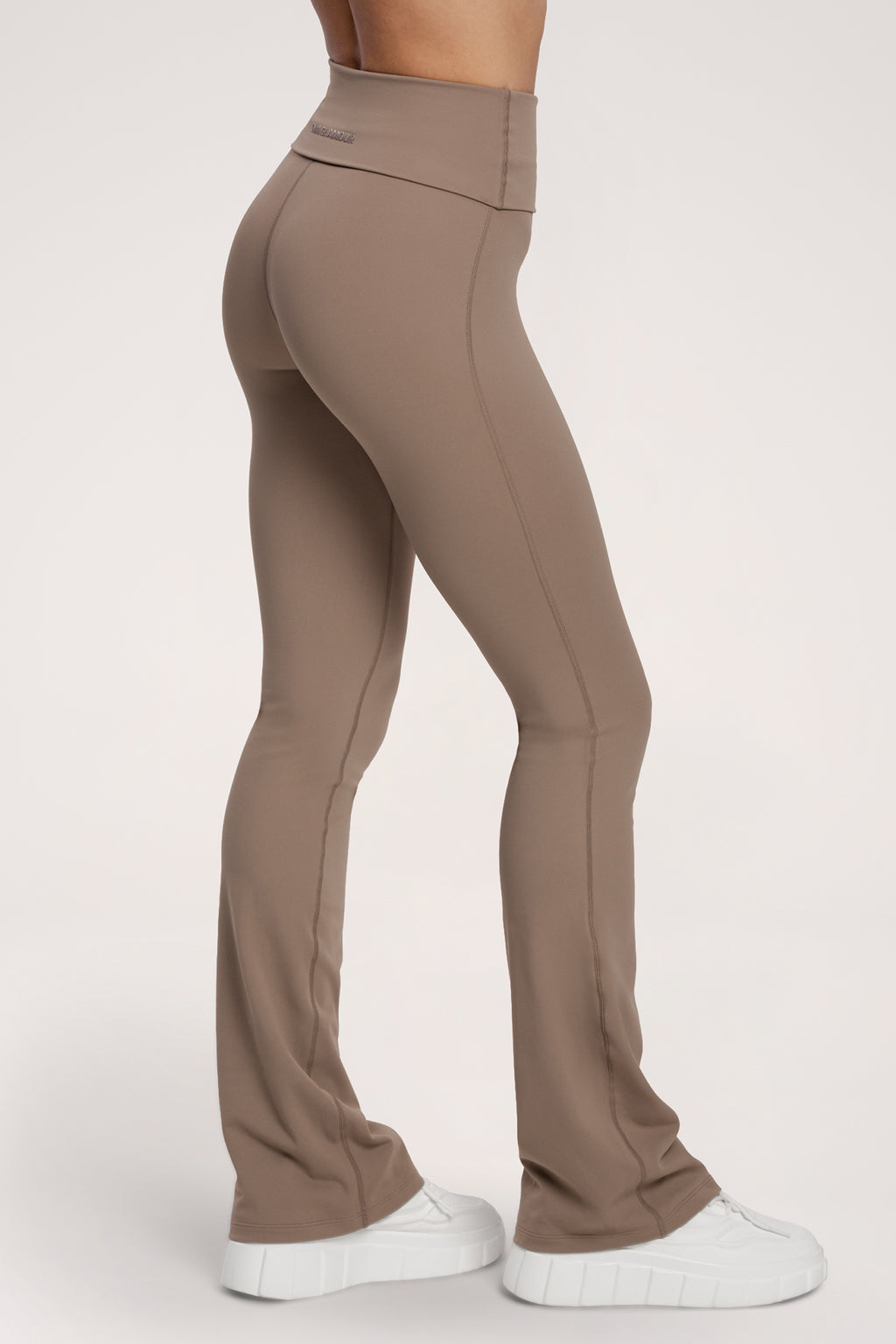 Zvonolike tajice pilates era warm beige