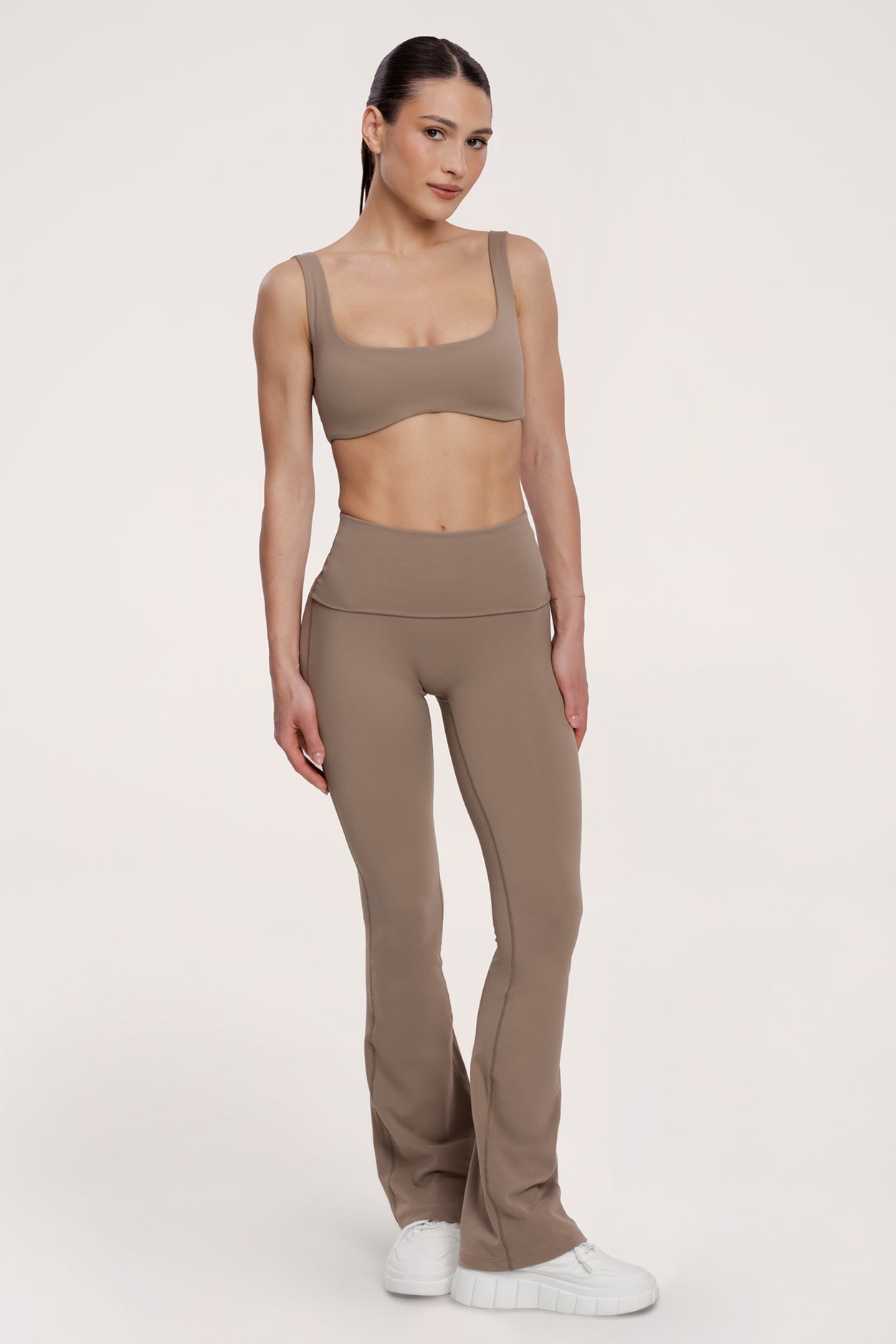 Zvonolike tajice pilates era warm beige