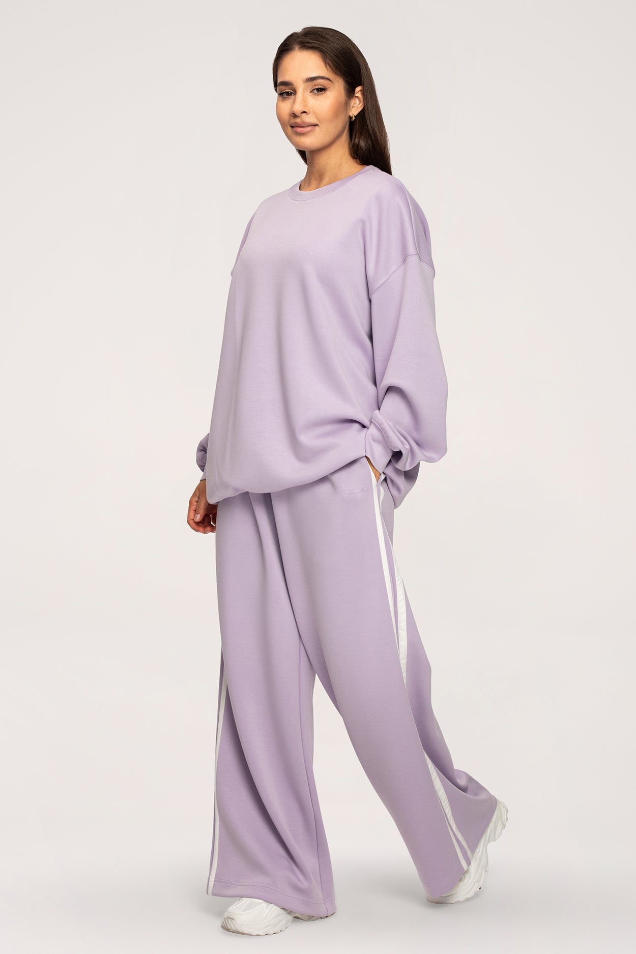Hlače trenirke oversize UN1FORM lilac