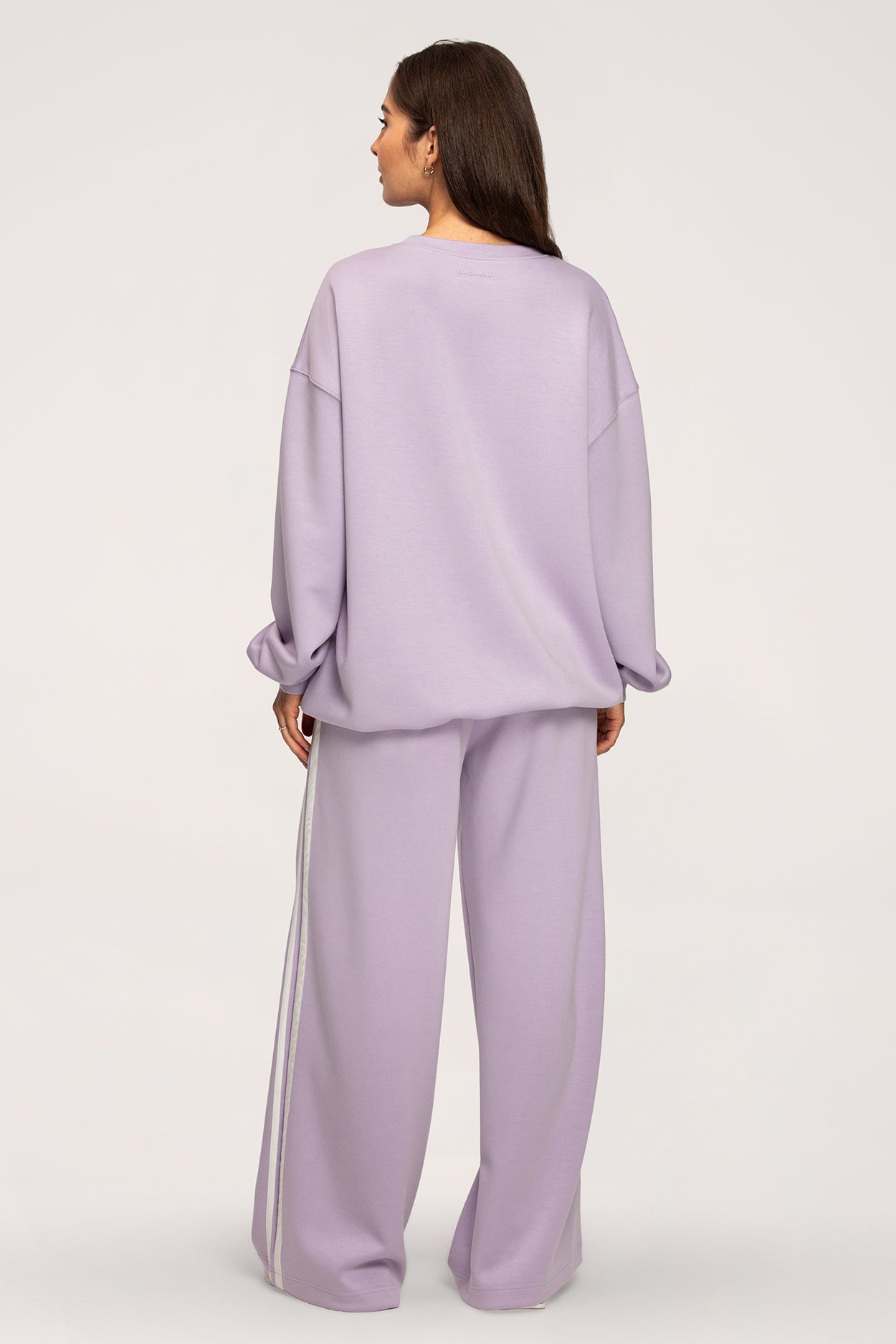 Hlače trenirke oversize UN1FORM lilac