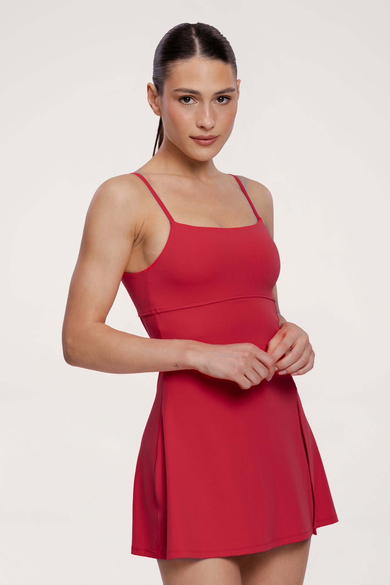 Haljina Court red