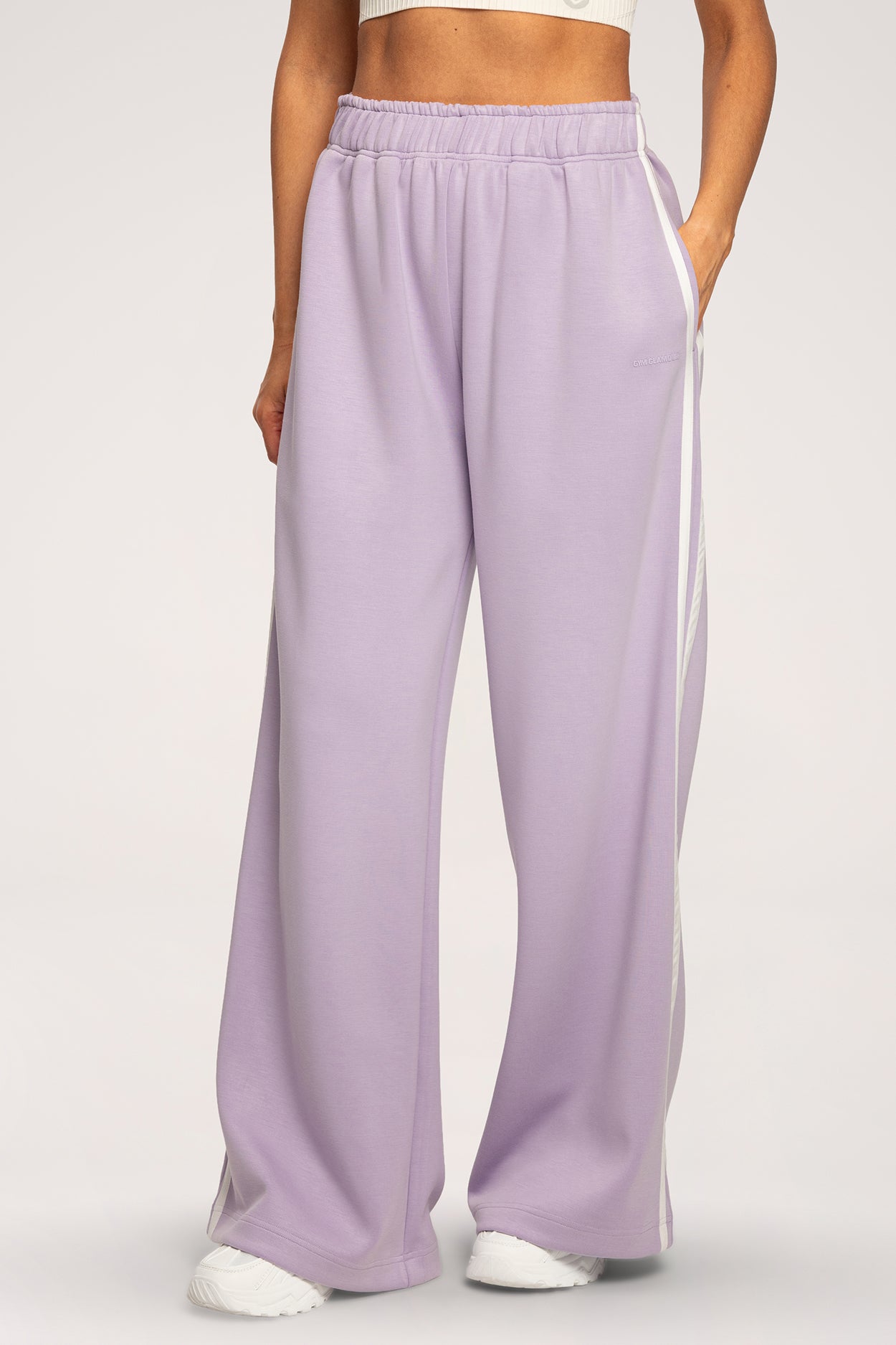 Hlače trenirke oversize UN1FORM lilac